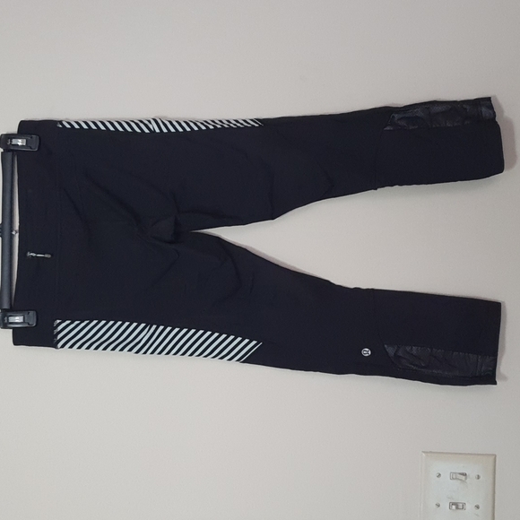 Lululemon Black Mint Green Mesh Crop - Picture 6 of 6